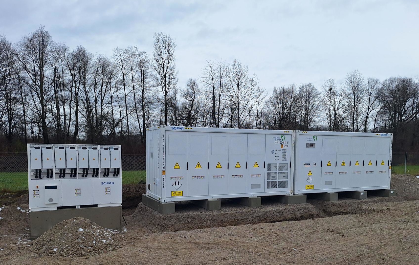 2x Gewerbespeicher Power Master mit einer Gesamtkapazität von 6880 kWh by Timeless Planet