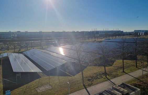 Hier entsteht eine PV-Fläche am Flughafen München.